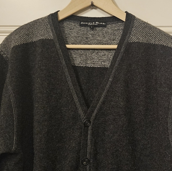 Italy wool blend gray V-neck Button front Academia Office Women cardigan size L - Picture 2 of 9